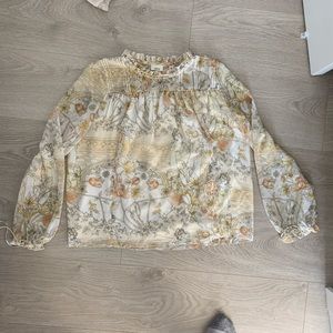 Aritzia Floral Blouse with Ruffle Collar size Xs